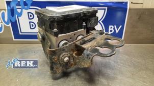 ABS Pumpe van een Dodge Caliber 2.0 CRD 16V 2007