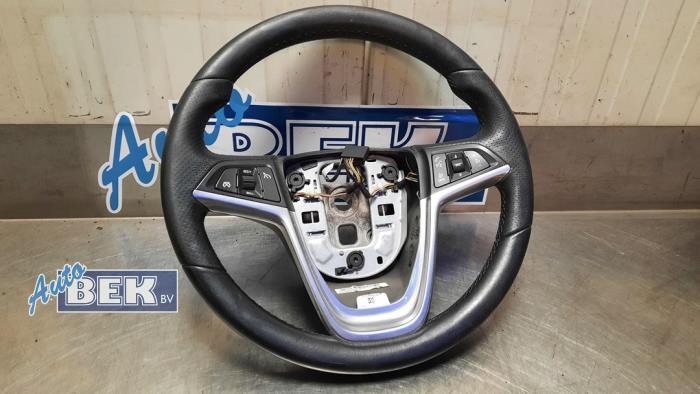 Używane Kierownica Opel Astra J Sports Tourer (PD8/PE8/PF8) 1.7 CDTi 16V Cena € 74,00 Procedura marży oferowane przez Auto Bek