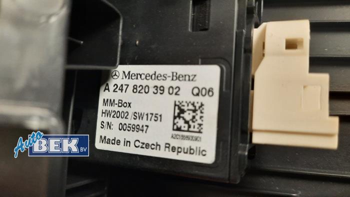 Módulo USB de un Mercedes-Benz A (177.0) 1.3 A-160 Turbo 16V 2020