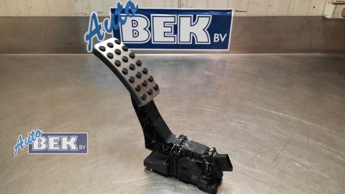 Accelerator pedal module from a Mercedes-Benz A (177.0) 1.3 A-160 Turbo 16V 2020