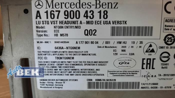Regeleinheit Multi Media van een Mercedes-Benz A (177.0) 1.3 A-160 Turbo 16V 2020