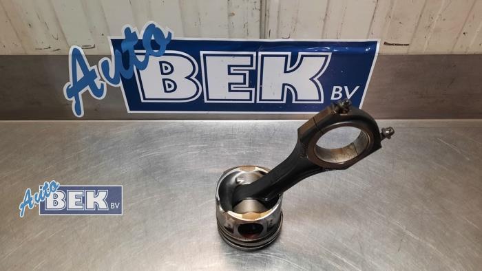 Usagé Piston Mercedes Sprinter 3,5t (906.63) 316 CDI 16V Prix € 100,00 Règlement à la marge proposé par Auto Bek