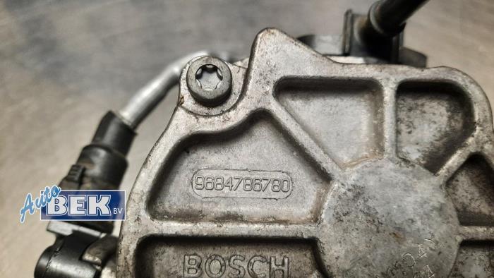 Vakuumpumpe (Diesel) van een Peugeot 208 I (CA/CC/CK/CL) 1.6 Blue HDi 115 2012
