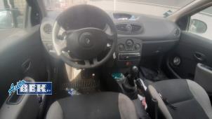 Używane Pas bezpieczenstwa prawy przód Renault Clio III (BR/CR) 1.5 dCi 70 Cena € 45,00 Procedura marży oferowane przez Auto Bek