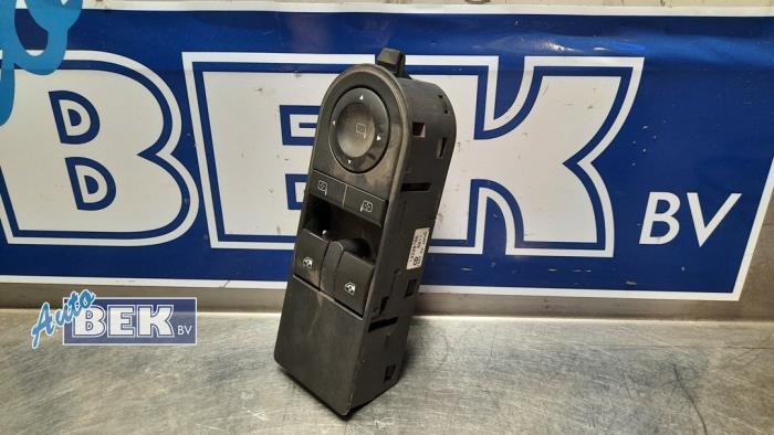 Usados Interruptor combinado de ventanillas Opel Astra H SW (L35) 1.6 16V Twinport Precio € 60,00 Norma de margen ofrecido por Auto Bek