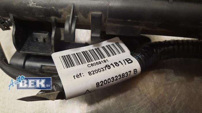 Inyector (inyección de gasolina) de un Renault Twingo II (CN) 1.2 16V 2013