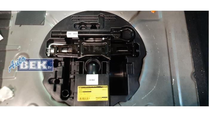 Cric (Ensemble depannage) RENAULT CLIO 3 PHASE 1 BREAK