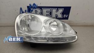Używane Reflektor prawy Volkswagen Golf V (1K1) 1.9 TDI Cena € 49,99 Procedura marży oferowane przez Auto Bek