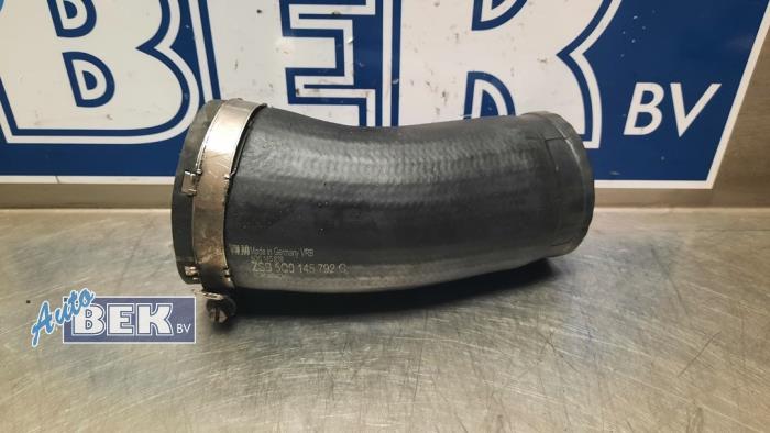 Gebrauchte Intercooler Schlauch Volkswagen Tiguan (AD1) 2.0 TSI 16V 4Motion Preis € 15,00 Margenregelung angeboten von Auto Bek