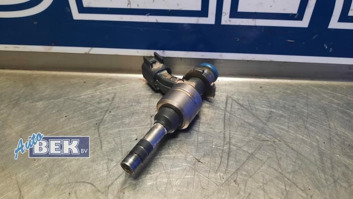 Injector (petrol injection) from a Chevrolet Camaro 3.6 V6 LS,LT 2012