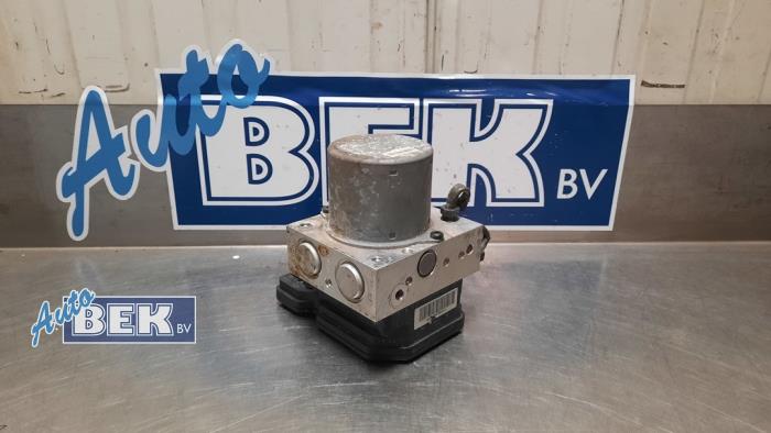 Used ABS pump Hyundai i40 CW (VFC) 1.7 CRDi 16V Price € 30,00 Margin scheme offered by Auto Bek