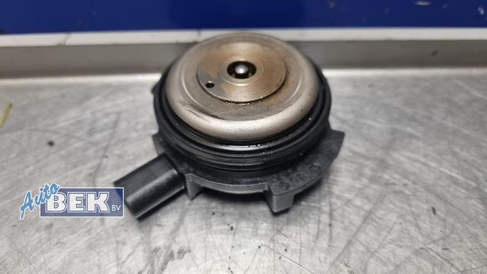 Camshaft adjuster from a BMW 3 serie (G20) 320i xDrive 2.0 TwinPower Turbo 16V