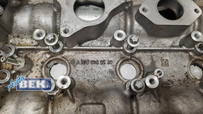 Tapa de válvulas de un Mercedes-Benz B (W246,242) 1.6 B-200 BlueEFFICIENCY Turbo 16V 2016