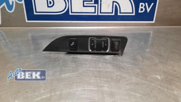 Używane Przelacznik ESP BMW 3 serie (F30) 330d 3.0 24V Cena € 35,00 Procedura marży oferowane przez Auto Bek