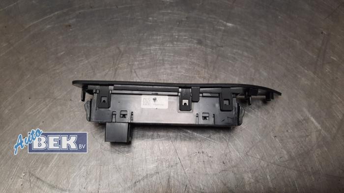 Interruptor ESP de un BMW 3 serie (F30) 330d 3.0 24V 2012