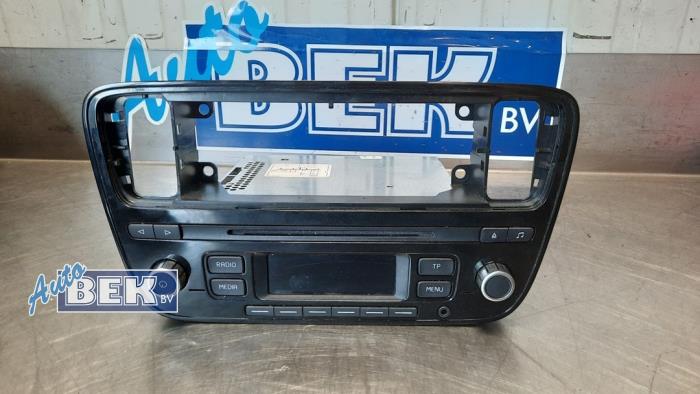 Radio/Lecteur CD d'un Volkswagen Up! (121) 1.0 12V 60 2014