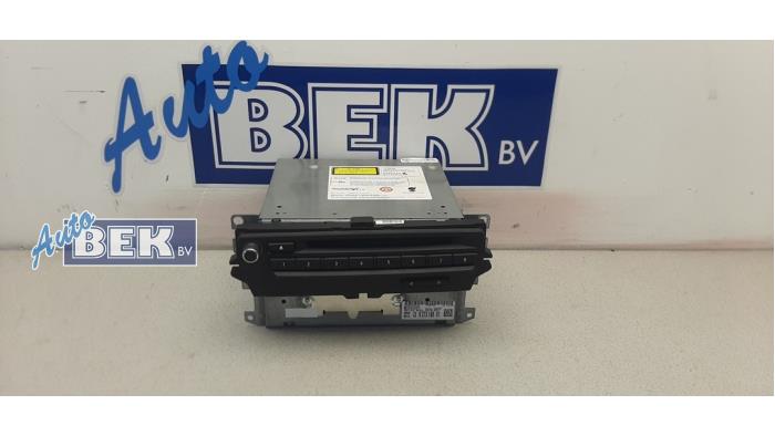 Radio from a BMW X1 (E84) xDrive 23d 2.0 16V 2011