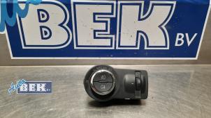 Używane Przelacznik swiatel Opel Insignia Sports Tourer 2.0 CDTI 16V 160 Ecotec Cena na żądanie oferowane przez Auto Bek