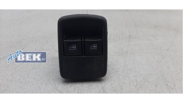 Usados Interruptor combinado de ventanillas Fiat Talento 2.0 EcoJet BiTurbo 120 Precio € 42,00 Norma de margen ofrecido por Auto Bek