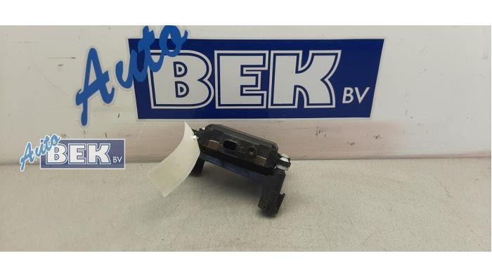Begagnade Radarsensor Peugeot 5008 I (0A/0E) 1.6 HDiF 16V Pris € 49,95 Marginaltabell erbjuds av Auto Bek