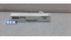 Used Antenna Amplifier Renault Grand Scénic III (JZ) 1.5 dCi 110 Price € 9,00 Margin scheme offered by Auto Bek