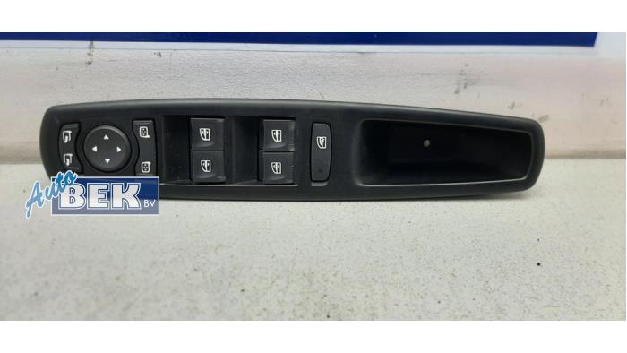 Interruptor combinado de ventanillas de un Renault Grand Scénic III (JZ) 1.5 dCi 110 2012