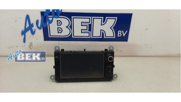 Navigation display from a Renault Clio IV (5R) 1.5 Energy dCi 90 FAP 2015