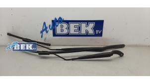 Used Set of wiper blades Renault Clio IV (5R) 1.5 Energy dCi 90 FAP Price € 20,00 Margin scheme offered by Auto Bek