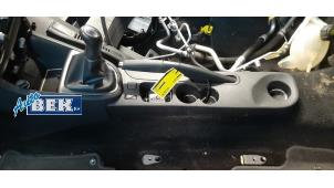Usados Consola central Renault Clio IV (5R) 1.5 Energy dCi 90 FAP Precio de solicitud ofrecido por Auto Bek