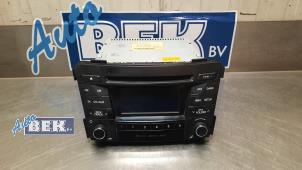 Usados Reproductor de radio y CD (varios) Hyundai i40 CW (VFC) 1.7 CRDi 16V Precio de solicitud ofrecido por Auto Bek