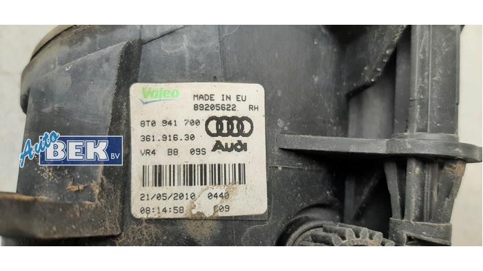 Feu antibrouillard avant droit d'un Audi A4 Avant (B8) 2.0 TDI 16V 2010