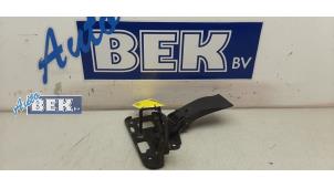 Used Bonnet lock mechanism Audi A4 Avant (B8) 2.0 TDI 16V Price € 30,00 Margin scheme offered by Auto Bek
