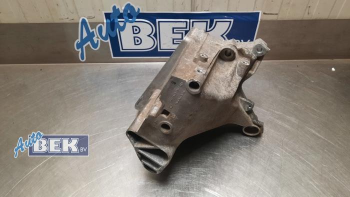 Usagé Support moteur Volkswagen Polo VI (AW1) 1.0 TSI 12V Prix € 25,00 Règlement à la marge proposé par Auto Bek