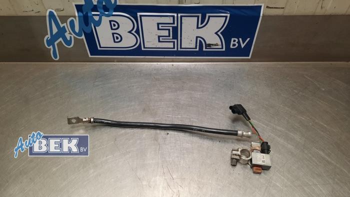 Battery pole from a BMW 5 serie Touring (E61) 525i 24V 2005