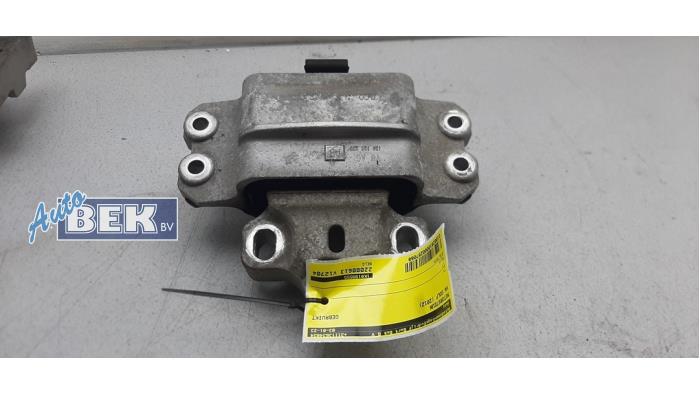 Engine mount from a Volkswagen Golf VI (5K1) 2.0 TSI R 16V 4Motion 2012