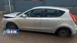 Used Sill, left Hyundai i30 (FD) 1.6 CRDi 16V VGT LP Price on request offered by Auto Bek