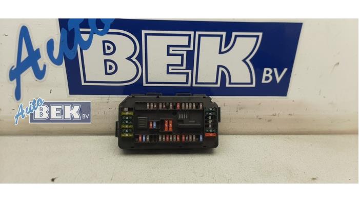 Fuse box from a BMW 1 serie (F20) 118i 1.6 16V 2014