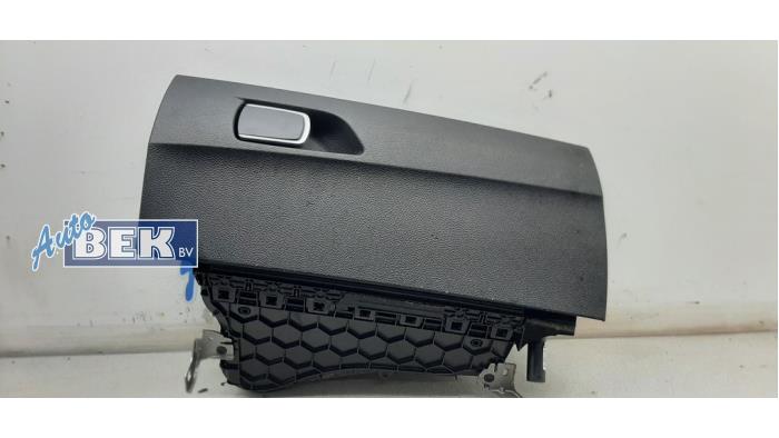 Glovebox from a BMW 1 serie (F20) 118i 1.6 16V 2014
