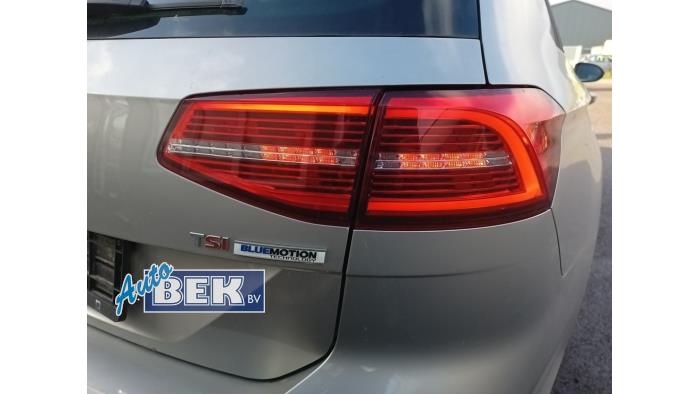 Luz trasera derecha de un Volkswagen Passat Variant (3G5) 1.4 TSI 16V 2015