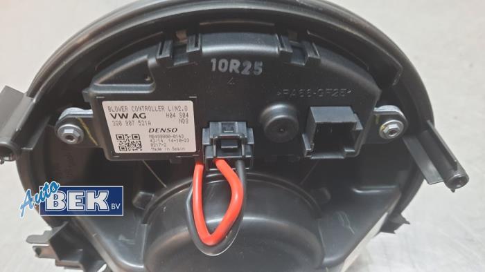 Heating and ventilation fan motor from a Volkswagen Passat Variant (3G5) 1.4 TSI 16V 2015