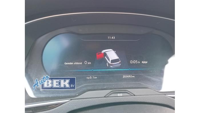 Odometer KM from a Volkswagen Passat Variant (3G5) 1.4 TSI 16V 2015