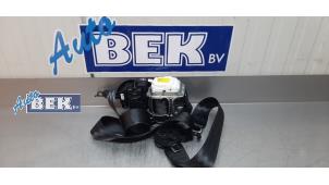 Used Seatbelt tensioner, left Skoda Octavia (NXAA) 2.0 TSI RS 16V Price on request offered by Auto Bek