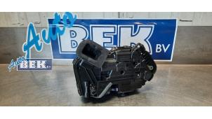 Używane Mechanizm blokady drzwi lewych tylnych wersja 4-drzwiowa Volkswagen Polo VI (AW1) 1.0 12V BlueMotion Technology Cena € 34,95 Procedura marży oferowane przez Auto Bek