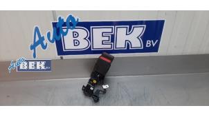 Used Rear seatbelt buckle, centre Skoda Octavia (NXAA) 2.0 TSI RS 16V Price € 30,00 Margin scheme offered by Auto Bek