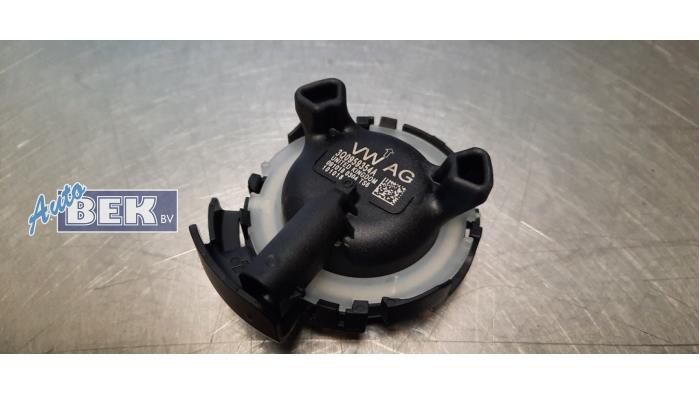 Sensor de airbag de un Skoda Octavia (5EAA) 1.0 TSI 12V 2018