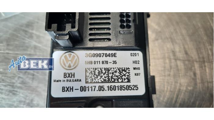 Heater control panel from a Volkswagen Passat (3G2) 2.0 TDI 16V 150 2017