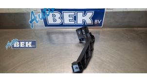 Używane Wspornik zderzaka prawy tyl Volkswagen Beetle (16AB) 1.2 TSI 16V Cena € 10,00 Procedura marży oferowane przez Auto Bek