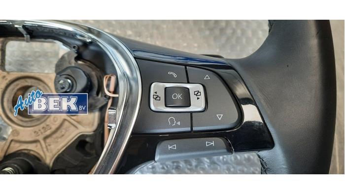 Volant d'un Volkswagen Tiguan (AD1) 2.0 TDI 16V BlueMotion Technology SCR 2017