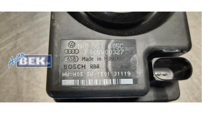 Horn from a Volkswagen Golf VI (5K1) 1.2 TSI BlueMotion 2012