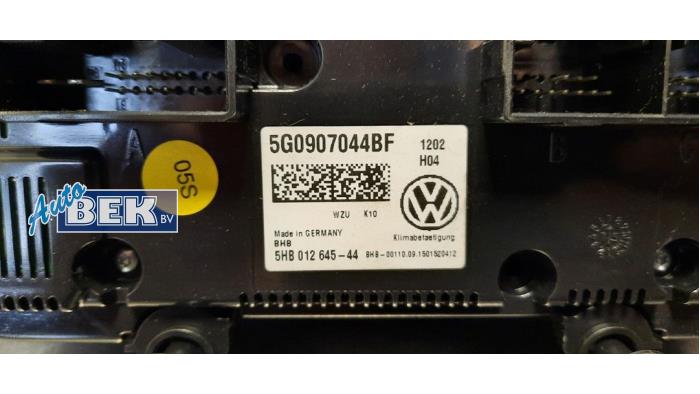 Heater control panel from a Volkswagen Passat Variant (3G5) 1.4 TSI 16V 2017